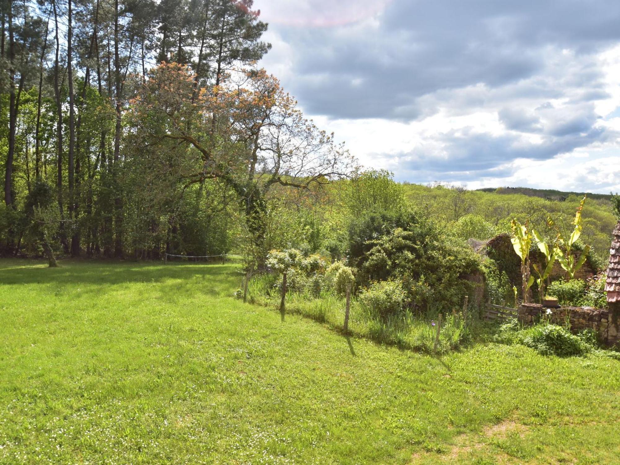 Cosy Holiday Home In Lantheuil With Garden Villefranche-du-Périgord Esterno foto