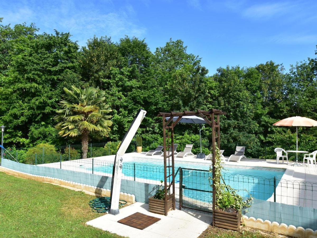 Cosy Holiday Home In Lantheuil With Garden Villefranche-du-Périgord Esterno foto